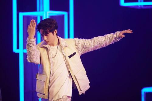 王一博最新爆料图片超清,帅气魅力引粉丝热议 第2张 王一博最新爆料图片超清,帅气魅力引粉丝热议 第2张